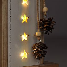 Solight vánoční LED dřevěná dekorace, stromek, 2x AA