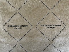 Novák-papír s.r.o. Balící papír s Inhibitorem Potisk VCI+hotmelt(500kg) Role 102 cm
