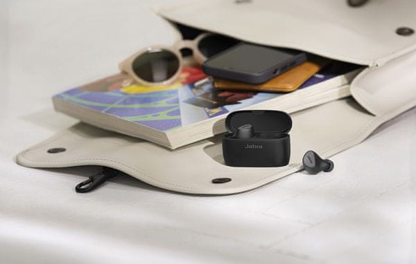  moderní bluetooth sluchátka jabra elite 5 výborný zvuk anc technologie nabíjecí pouzdro odolnost potu a vodě pohodlná režim příposlechu 