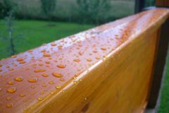 Clou olejová lazura CLOUsil, 9 teak, krásně zvýrazní přírodní kresbu dřeva a chrání dřevo po dlouhou dobu před vlhkostí i UV zářením, 750 ml