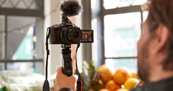  skvělý bezzrcadlový fotoaparát canon eos r50 vynikající snímky vysoce kvalitní videa výborný pro vlogování a streamování wifi Bluetooth usb 