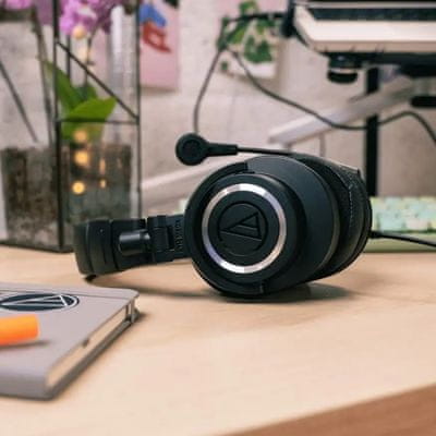  špičková studiová sluchátka audiotechnica ath m50xsts výborný zvuk dva páry náušníků kabelové připojení mikrofon na raménku 