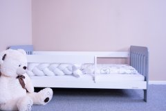 NEW BABY Dětská postel se zábranou ERIK 160x80 cm bílo-šedá