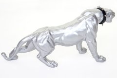 MCW Dekorativní figurka leopard 59cm, polyresinová socha pantera, vnitřní/venkovní ~ stříbrná matná s obojkem