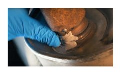 J-B Weld Pasta na opravy kovů vydrží 538 °C