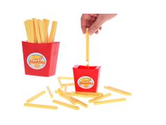 Mikro Trading Flying French Fries, hra létající hranolky v krabičce