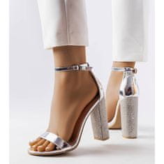 Stříbrné sandály s ozdobným sloupkem velikost 41