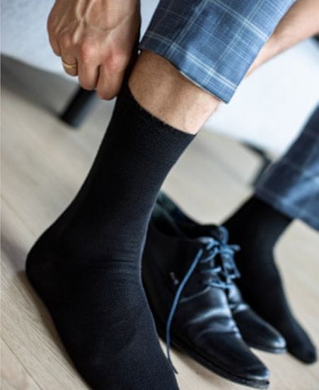 Wola 94000 černé pánské ponožky Barva: černá, Velikost: 39-41