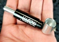 INNA Klíčenka přívěsek na klíče s klipem na baterie AA barva černá a stříbrná