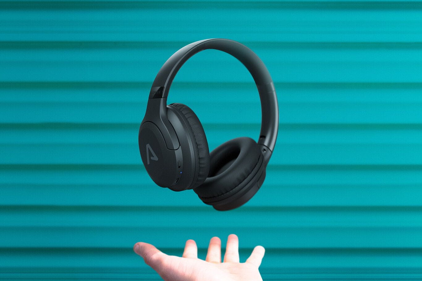  bezdrátová Bluetooth sluchátka lamax base2 beatbass nezkreslený zvuk pohodlná konstrukce uzavřená hlasový asistent mikrofon pro handsfree dlouhá výdrž na nabití zabudované ovládání 