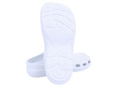 sarcia.eu Bílé zdravotní sanitární pantofle značky LEMIGO 47 EU