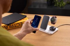 EPICO Spello by bezdrátový nabíjecí stojánek 3v1 pro Samsung, bílá