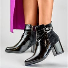Černé dámské boty s ozdobným zapínáním velikost 40