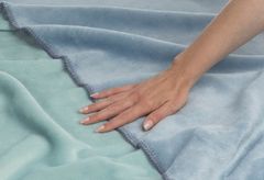 Dormeo CHARMING fleecová deka s kapsou na nohy 190x130cm Modrá