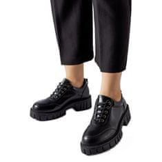 Černé pevné klasické boty velikost 40