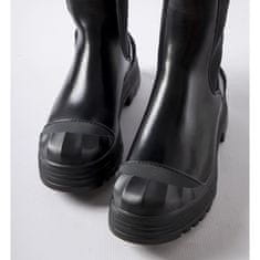 Černé zateplené tlusté boty velikost 39