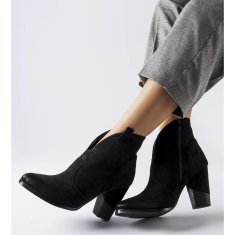 Černé zateplené kovbojské boty s výřezem velikost 37