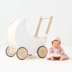 iMex Toys Dřevěný kočárek pro panenky bílý