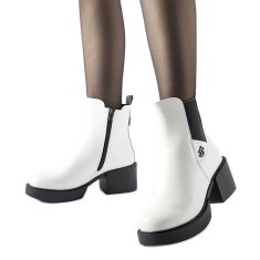 Bílé zateplené boty s pevným blokovým podpatkem velikost 41