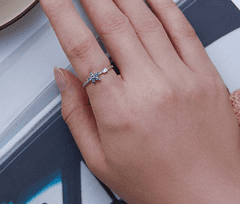 Klenoty Amber Stříbrný prsten fialová kytička Velikost: 57