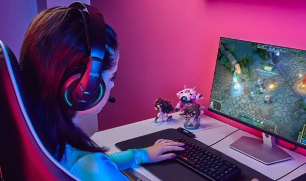  modern energiarendszer Gaming Headset ESG Metal Core kék led háttérvilágítás széles csatlakozási lehetőség szuper hangzás 