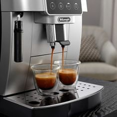 De'Longhi Magnifica Smart ECAM 220.30.SB špičkový kávovar poskytující širokou paletu nápojů, které uspokojí i ty nejnáročnější milovníky kávy