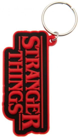 CurePink Gumový přívěsek na klíče - klíčenka Stranger Things: Logo (4,5 x 6 cm)