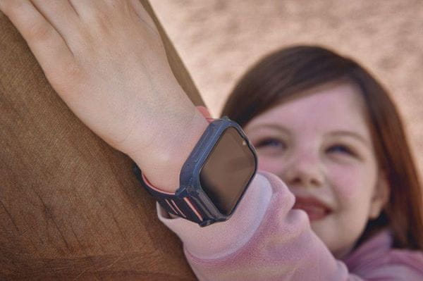 Chytré hodinky Forever Kids Look Me 2 KW-510 4G/LTE, GPS, WiFi vzdálené sledování vzdálená péče multi sport, pro malé děti pro školáky pro děti prvního stuplně pro nejmenší děti chytré hodinky pro děti monitoring spánku dlouhá výdrž baterie budík celodotykový displej vysoká citlovost displeje Bluetooth notifikace z telefonu zabudované hry GPS lokátor lokator slot na SIM kartu LTE připojení Wifi oboustranná komunikace volání chat v chytrých hodinkách možnost videohovoru bezpečnostní zóny rodičovská kontrola sdílení polohy doprovodná aplikace bezpečnostní hodinky pro děti