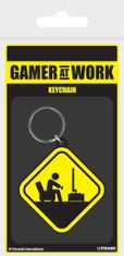 CurePink Přívěsek na klíče Gamer At Work: Caution Sign (4,5 x 6 cm) guma