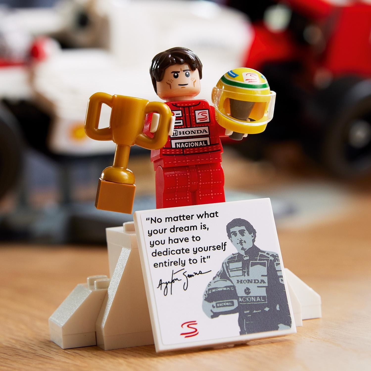 LEGO Icons 10330 McLaren MP4/4 a Ayrton Senna