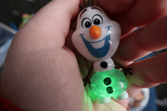Disney Frozen Ledové království 2 svítící mini panenka Pabbie.
