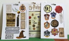 CurePink Magnety Harry Potter: Wizardry set 21 kusů (18 x 24 cm)