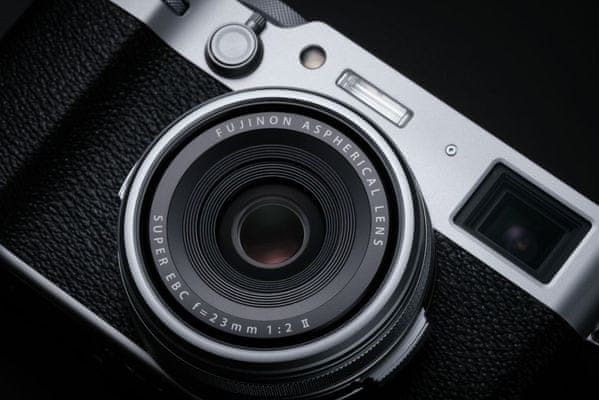  moderní kompaktní digitální fotoaparát fujifilm x100vi úžasné fotografie a videa precizní provedení skvělá výdrž bohatá výbava 