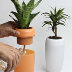 Qualy Design Květináč nástěnný/stolní samozavlažovací Carepot, plast, v.18 cm, oranžový