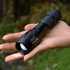 Camerazar Mini vojenská taktická svítilna, černý hliník, 1800 lumenů, dosvit 1000m