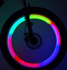 Korbi Světelná LED nástavba na dráty kola