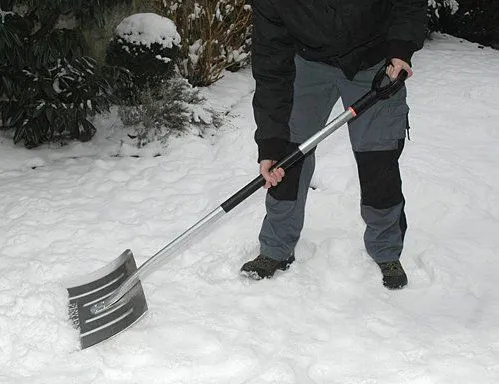 Levně Fiskars Lehký shrnovač na sníh (143060), záruka 5 let