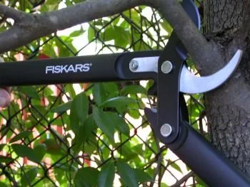 Fiskars PowerGear L76 Nůžky na silné větve, převodové (M) (112300), záruka 5 let