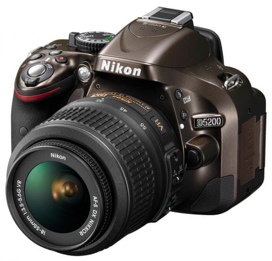 Nikon D5200 + AF-S 18-55 DX VR II