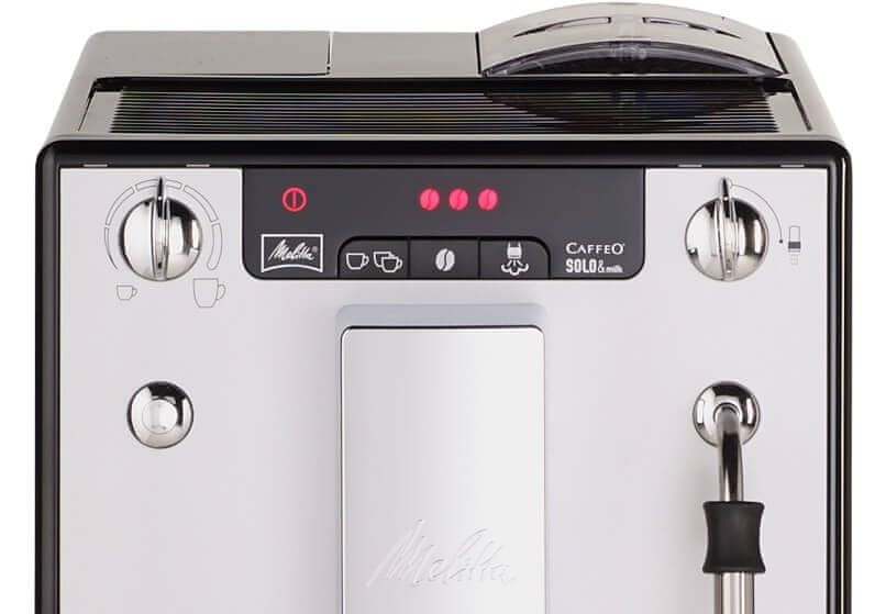 Automatický kávovar Melitta Solo & Milk Stříbrná systém extrakce aroma 2 šálky najednou nastavitelná výška trysky kompaktní rozměry parní tryska pro napěnění mléka