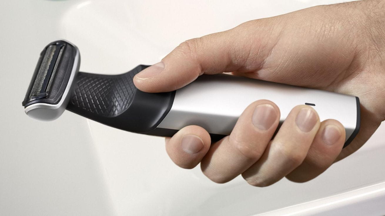 vodootporni brijač Philips BG5020/15  ima ergonomsku ručku za bolju kontrolu