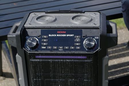 Reproduktor mikrofon aux-in 3,5mm jack bluetooth nfc usb iON Block Rocker Sport Black voděodolný