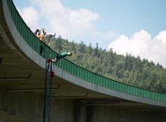 Allegria bungee jumping z nejvyššího mostu v ČR