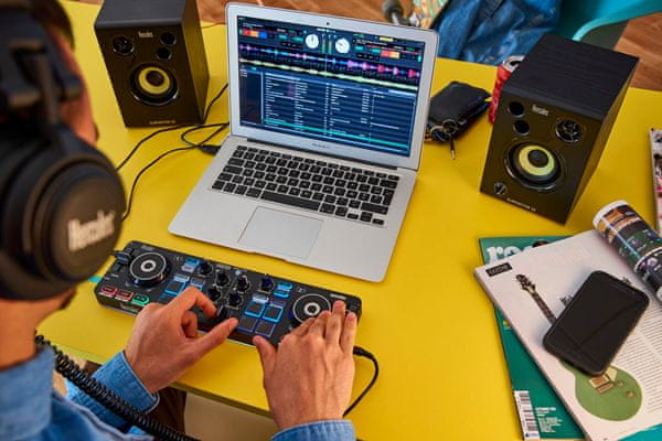 DJStarter Kit začátečníci sluchátka Starlight mixážní pult 2× 15 W výkon