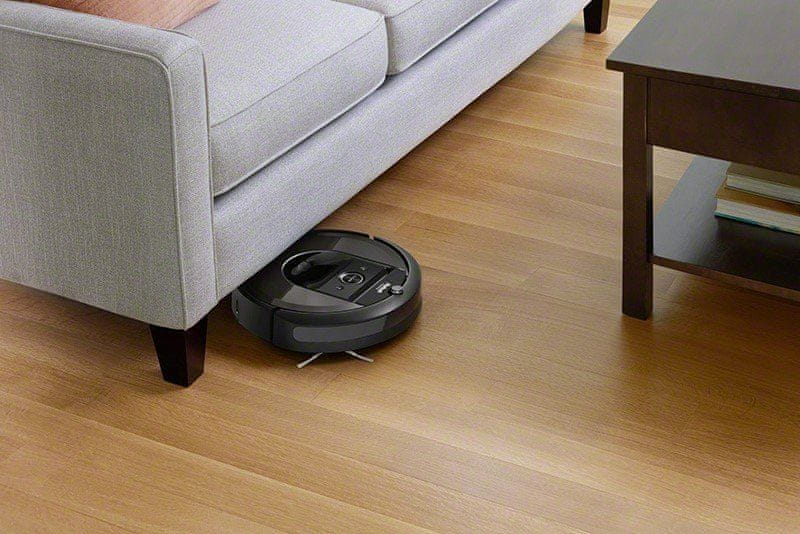 iRobot Roomba i7 nabíjení během úklidu