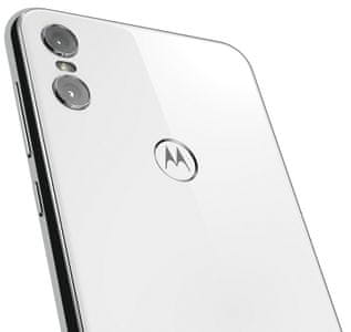Motorola One Lite, NFC, USB-C, duální fotoaparát, Bluetooth 5.0, rychlé nabíjení, čtečka otisků prstů