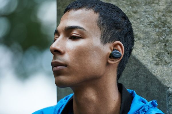 sluchátka Bluetooth bezdrátová pioneer se-e8tw basy prokreslené středy podpora kodeku aac nízká ztrátovost izolace od okolních hluků pohodlná