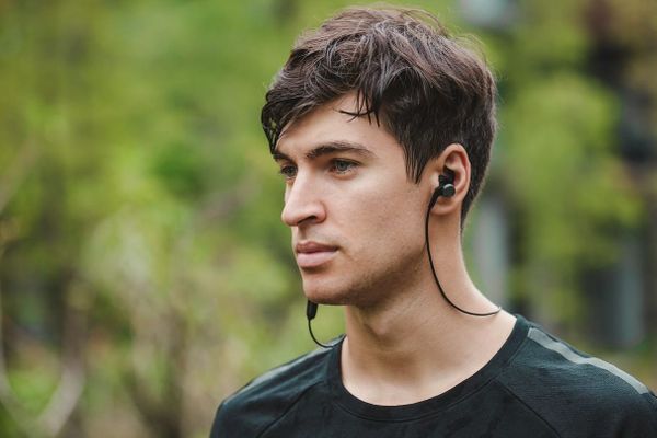bezdrátová sluchátka s Bluetooth 4.2 1more ibree sport Bluetooth in-ear ipx6 krytí odolná vůči vodě a potu zdravější používání anténa v ovládání