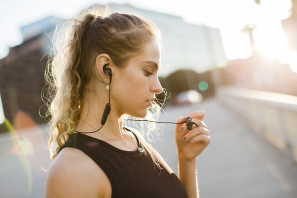 Bluetooth 4.2 sluchátka 1more ibree sport Bluetooth in ear vestavěné ovládání propracovaný vzhled oblé linie ergonomické špunty kvalitní zvuk aac hd formát