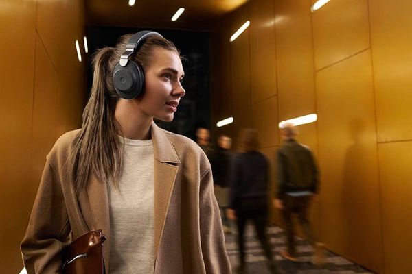 přenosná bezdrátová Bluetooth 5.0 sluchátka pro handsfree volání jabra elite 85h podpora hlasových asistentů výdrž 36 h rychlonabíjení vysoká kvalita zvuku anc technologie smartsound automatické vyrovnávání zvuku